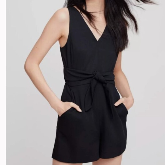 Aritzia Wilfred Ecoulement Wrap Shorts Romper Open Back Size 4 - Picture 1 of 5